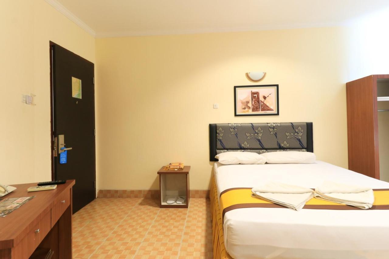 Al-Badar Hotel Syariah Макасар Екстериор снимка