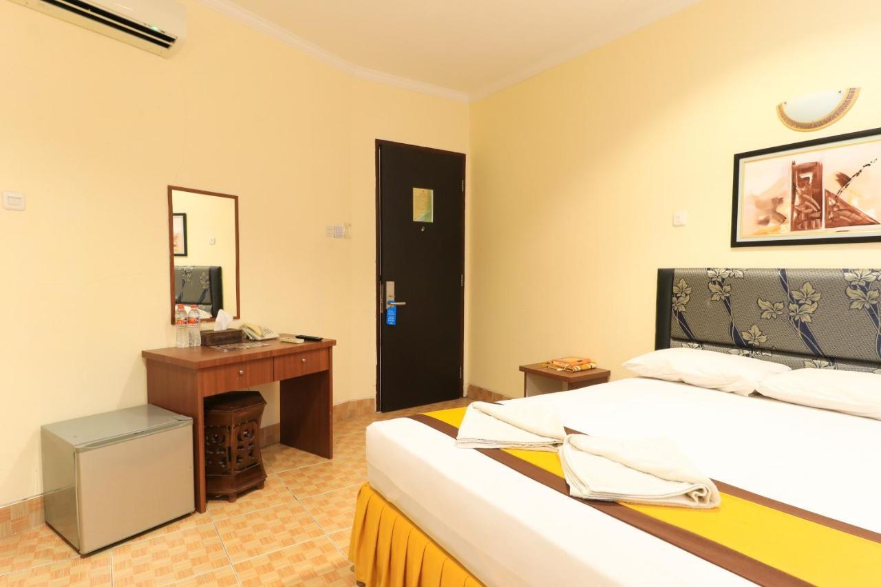 Al-Badar Hotel Syariah Макасар Екстериор снимка