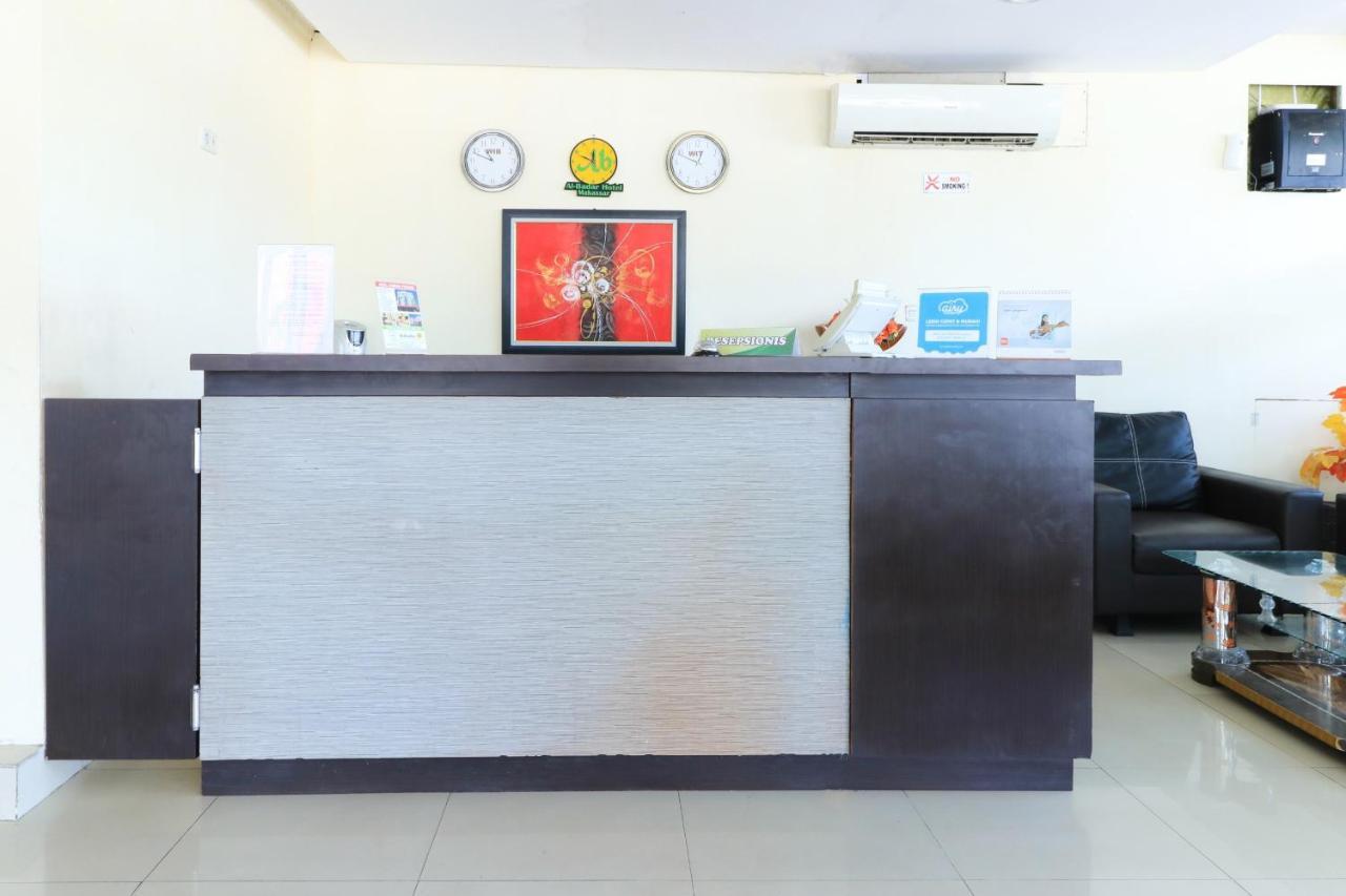 Al-Badar Hotel Syariah Макасар Екстериор снимка