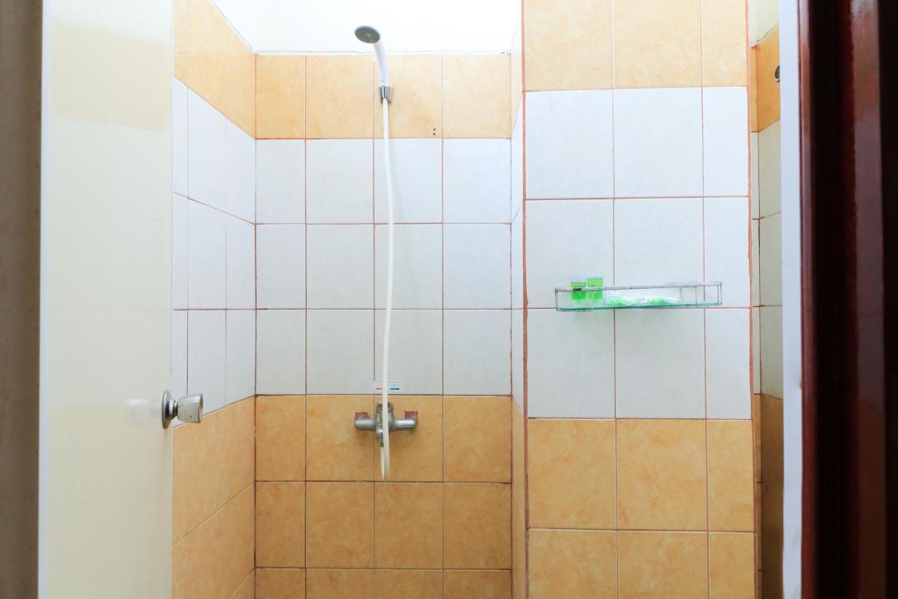 Al-Badar Hotel Syariah Макасар Екстериор снимка