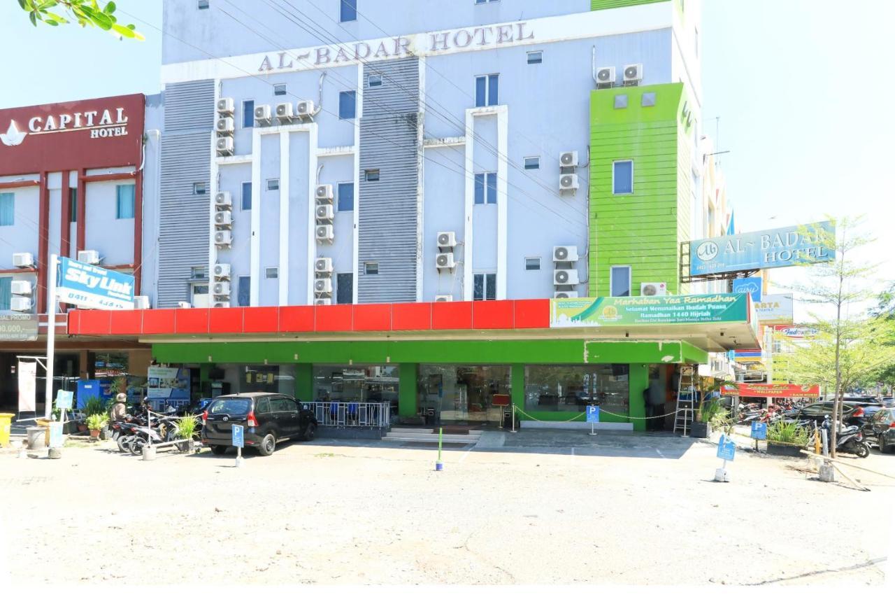 Al-Badar Hotel Syariah Макасар Екстериор снимка