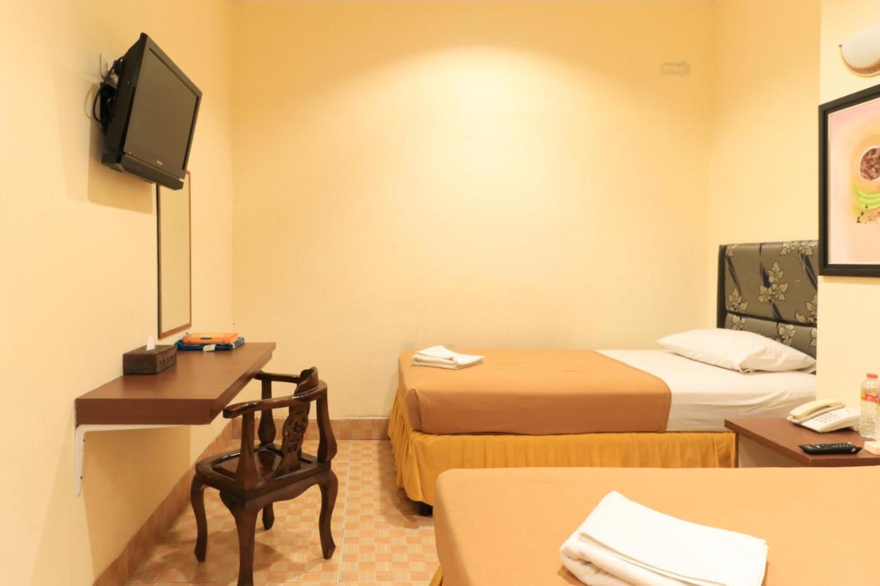 Al-Badar Hotel Syariah Макасар Екстериор снимка