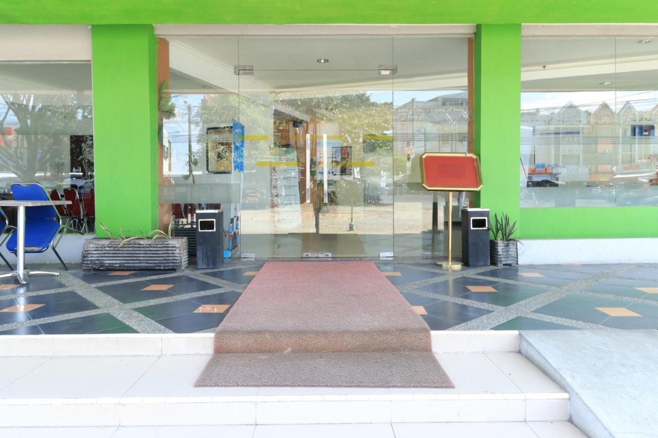 Al-Badar Hotel Syariah Макасар Екстериор снимка