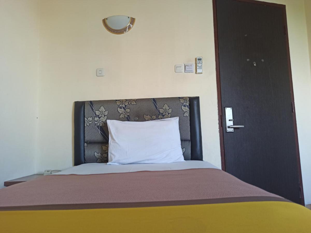 Al-Badar Hotel Syariah Макасар Екстериор снимка