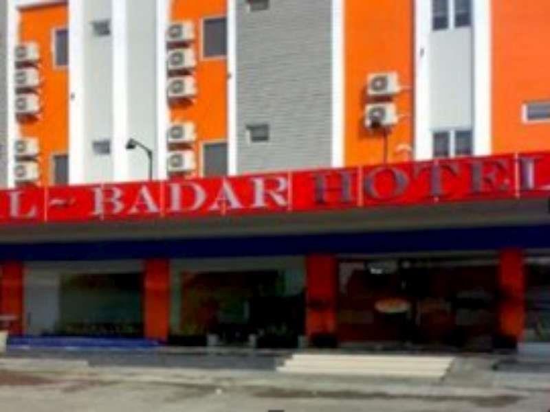 Al-Badar Hotel Syariah Макасар Екстериор снимка