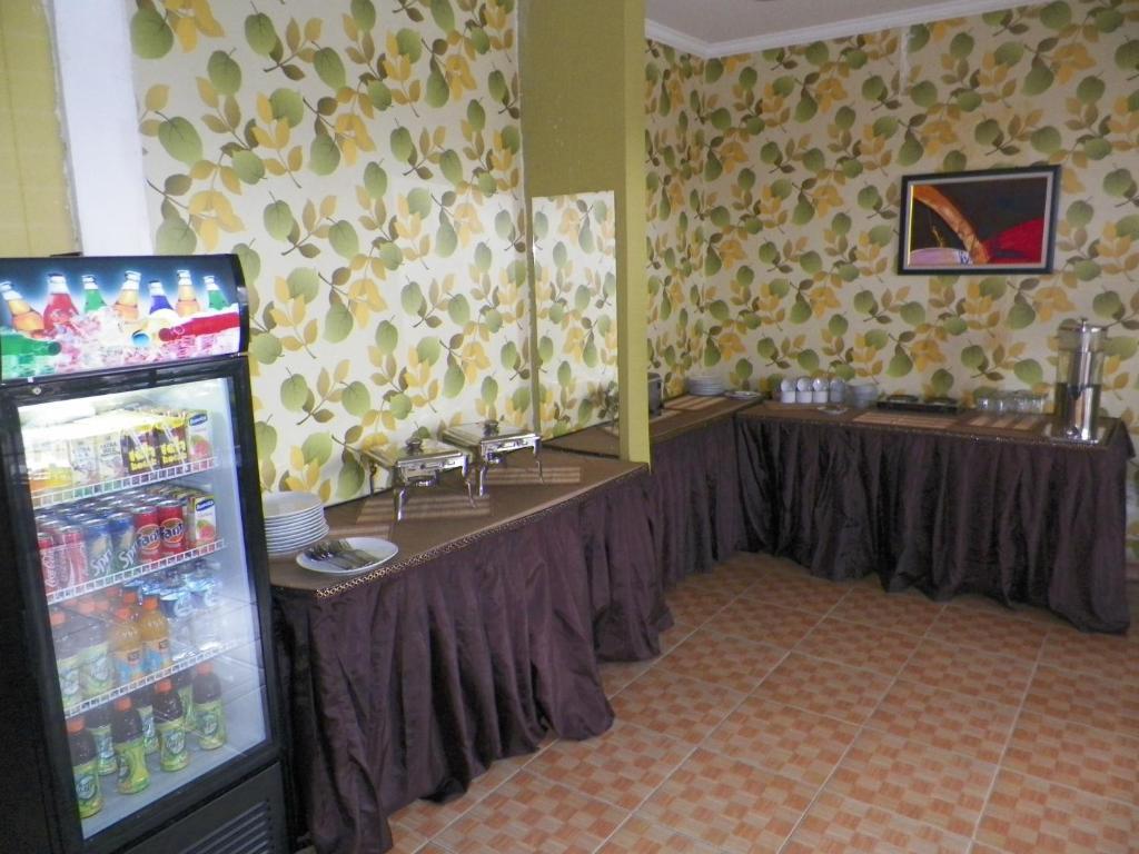 Al-Badar Hotel Syariah Макасар Екстериор снимка